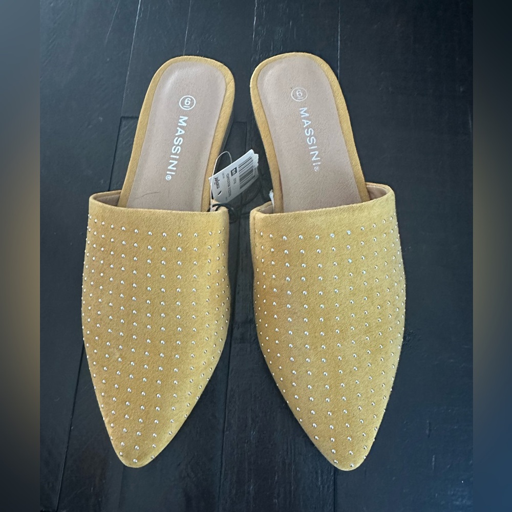 Women’s slip on size 6 NEW!